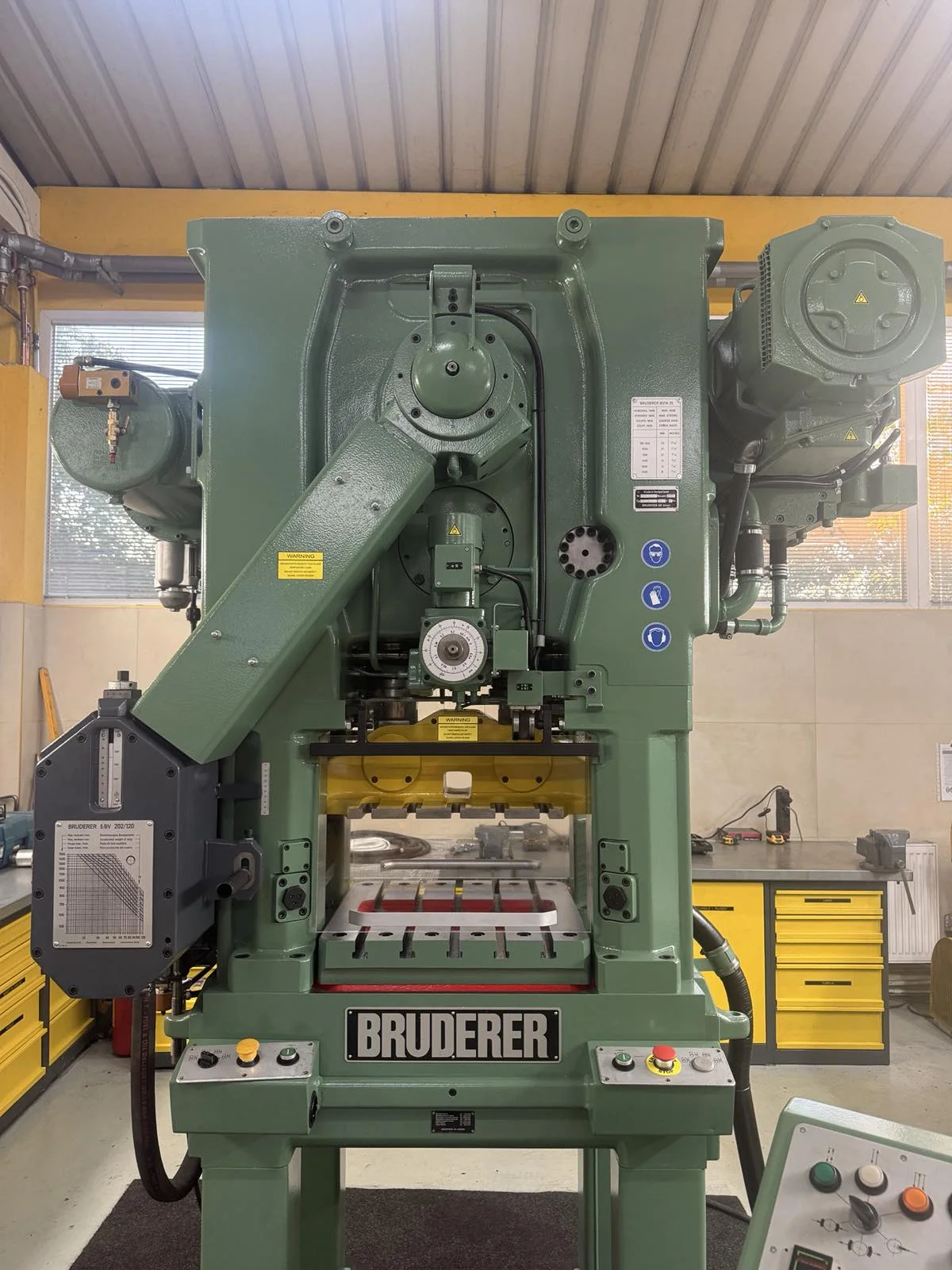 Bruderer BSTA 25